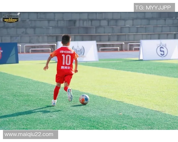 体育实时数据重庆足球队盯防策略解析及其在比赛中的实际应用分析